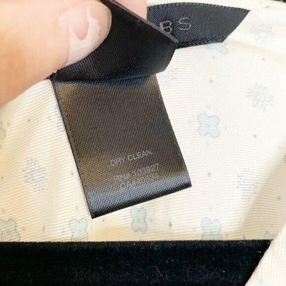 Marc Jacobs Women’s Cream Blue Flower Sleeveless Silk Blouse Large Tie Button - Picture 9 of 9